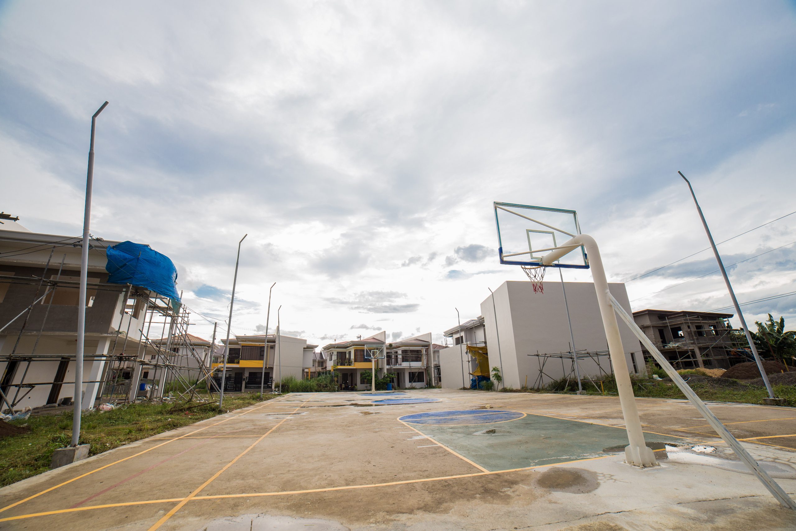 The basketball court at Anami Homes North, with houses behind it